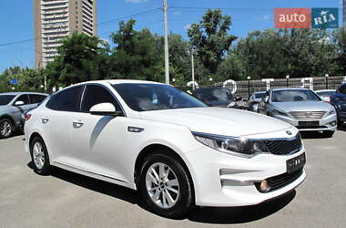 Седан Kia K5 2017 в 