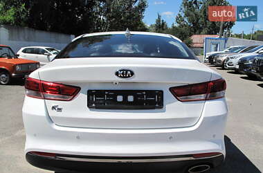 Седан Kia K5 2017 в 