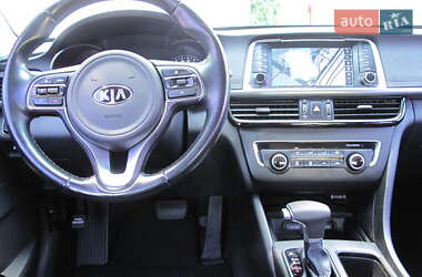 Седан Kia K5 2017 в 