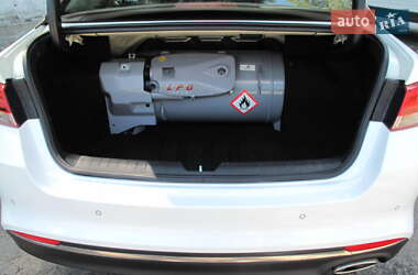 Седан Kia K5 2017 в 