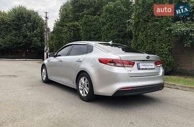 Седан Kia K5 2017 в 