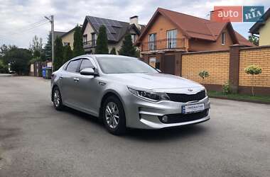 Седан Kia K5 2017 в 