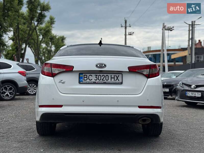 Седан Kia K5 2010 в Львове