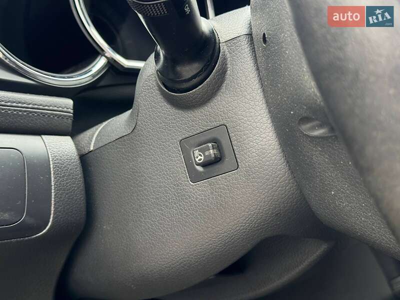 Седан Kia K5 2010 в Львове
