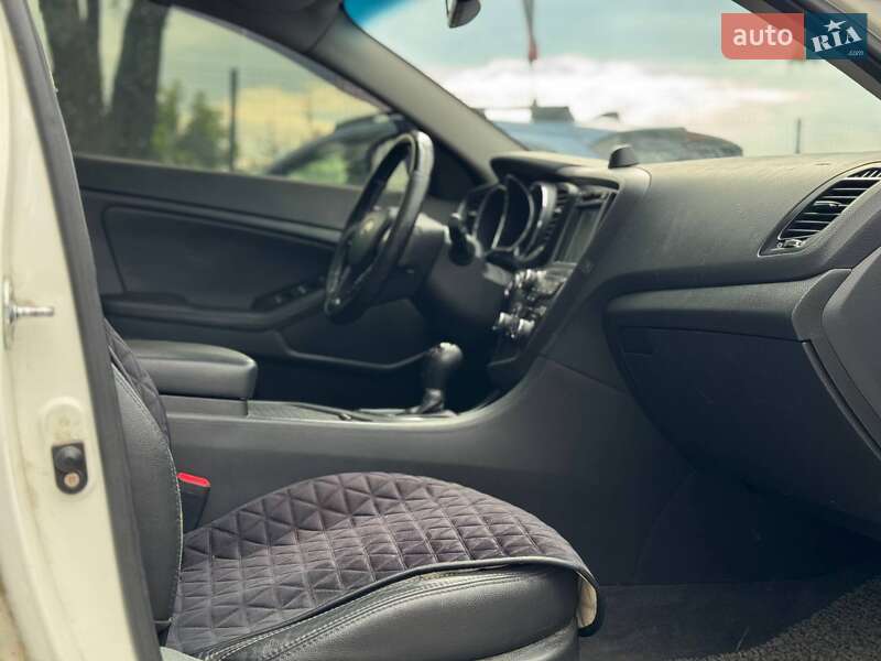 Седан Kia K5 2010 в Львове