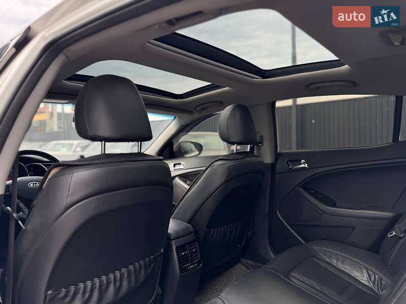Седан Kia K5 2010 в Львове