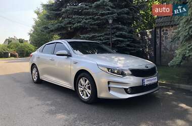 Седан Kia K5 2017 в 