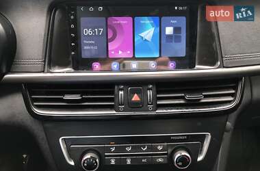 Седан Kia K5 2017 в 