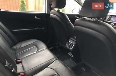 Седан Kia K5 2017 в 