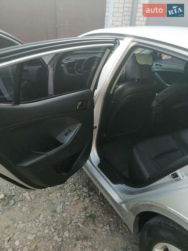 Седан Kia K5 2014 в Первомайске
