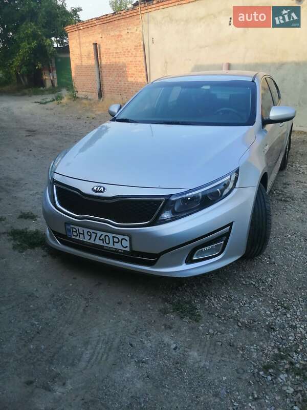 Седан Kia K5 2014 в Первомайске