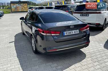 Седан Kia K5 2016 в 