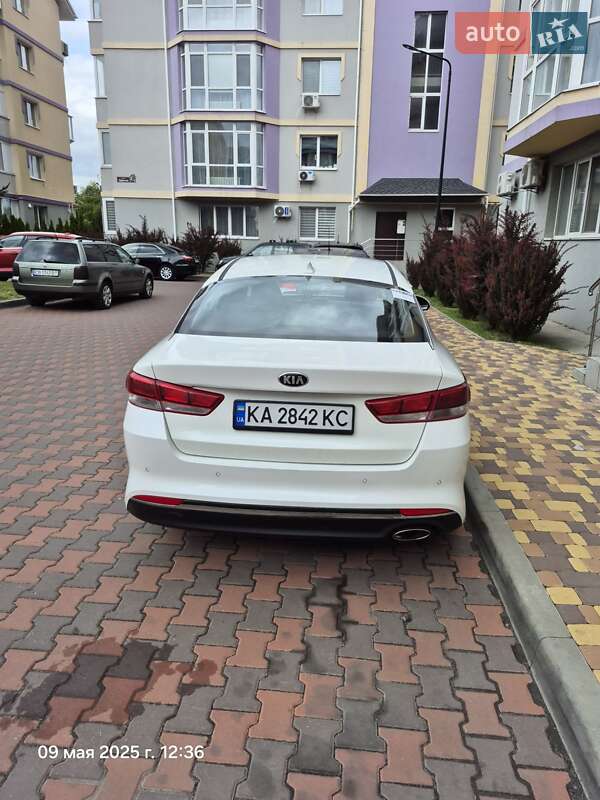 Седан Kia K5 2016 в Киеве