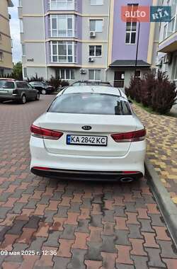 Седан Kia K5 2016 в 