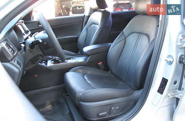 Седан Kia K5 2016 в 