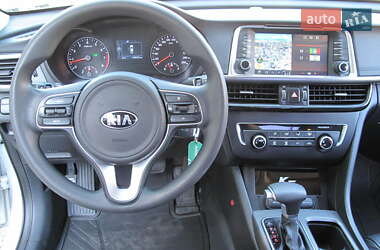 Седан Kia K5 2016 в 