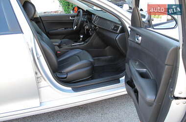Седан Kia K5 2016 в 