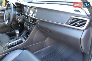 Седан Kia K5 2016 в 