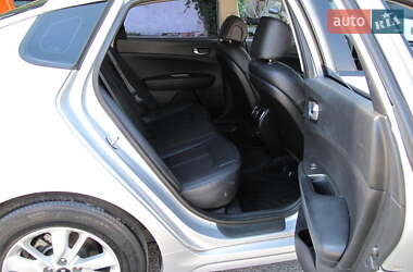 Седан Kia K5 2016 в 