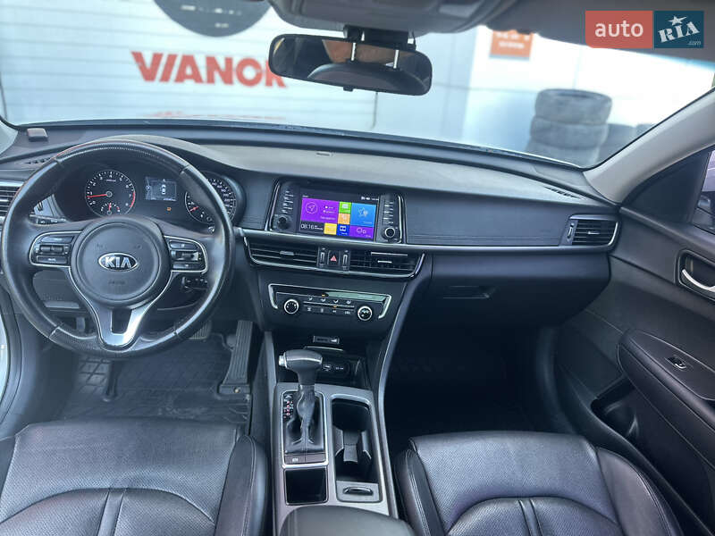 Седан Kia K5 2016 в Днепре