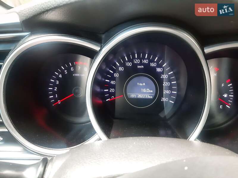 Седан Kia K5 2014 в Каменец-Подольском