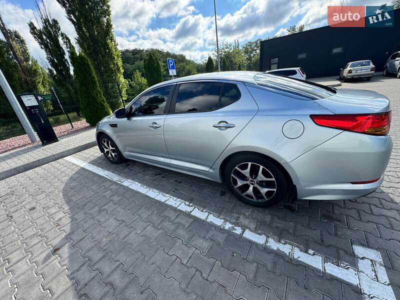 Седан Kia K5 2013 в Кременчуге