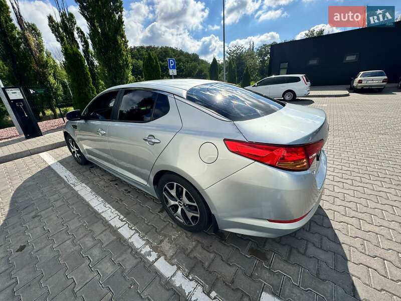 Седан Kia K5 2013 в Кременчуге