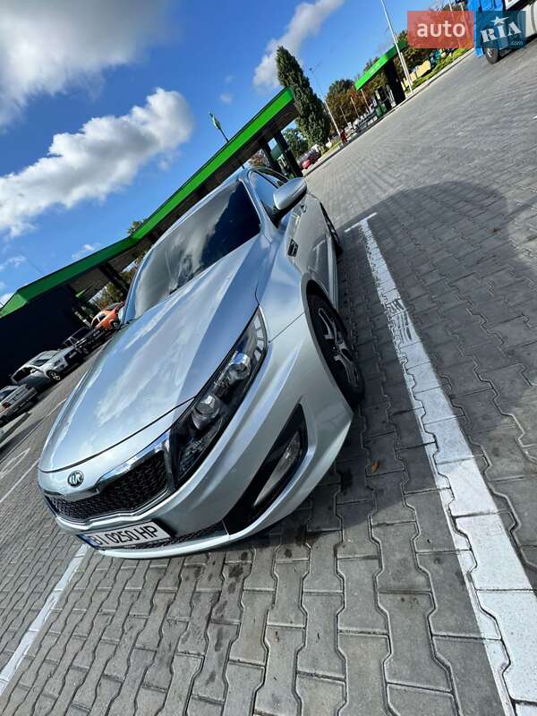 Седан Kia K5 2013 в Кременчуге