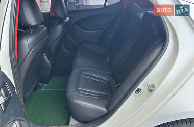 Седан Kia K5 2012 в 