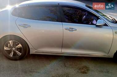 Седан Kia K5 2015 в Новомосковске