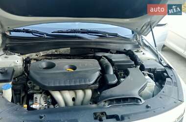 Седан Kia K5 2015 в 
