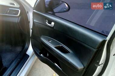 Седан Kia K5 2015 в 