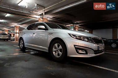 Седан Kia K5 2015 в 