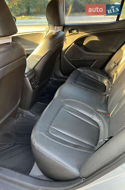 Седан Kia K5 2013 в 