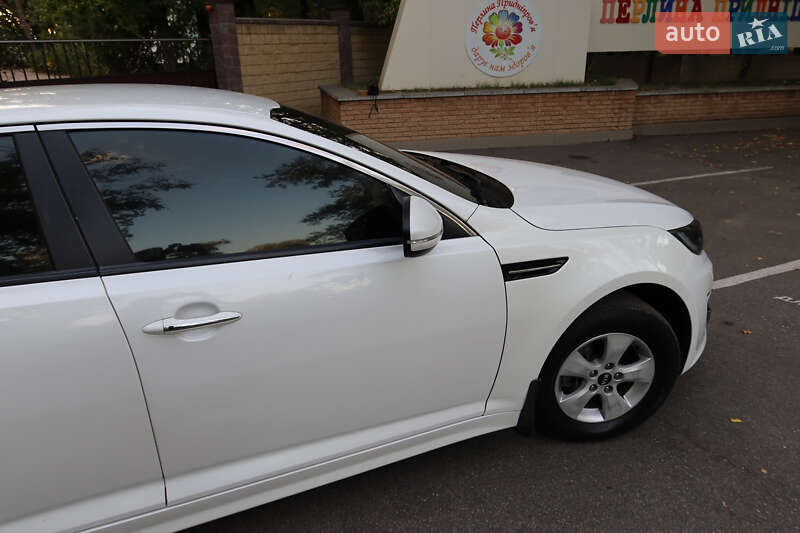 Седан Kia K5 2014 в Дніпрі