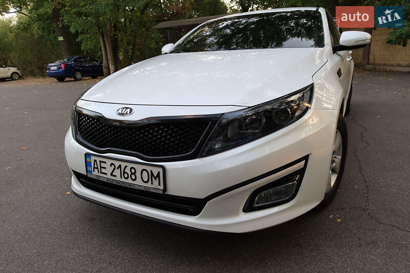 Седан Kia K5 2014 в Дніпрі