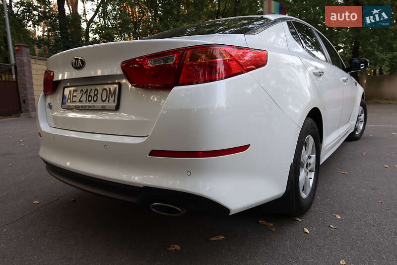 Седан Kia K5 2014 в Дніпрі