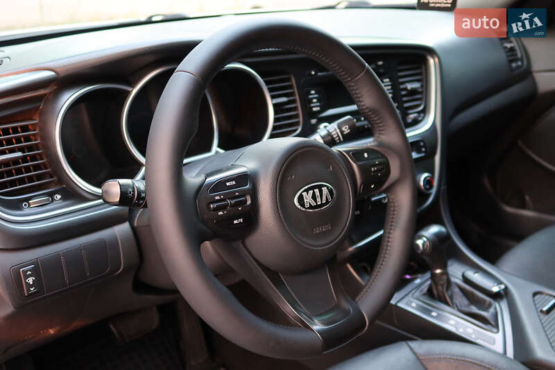 Седан Kia K5 2014 в Дніпрі