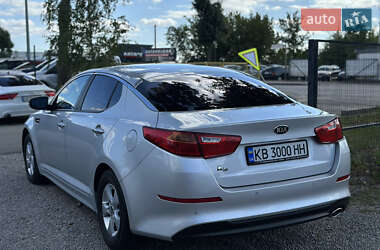 Седан Kia K5 2015 в 