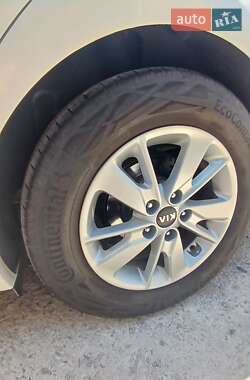 Седан Kia K5 2015 в 