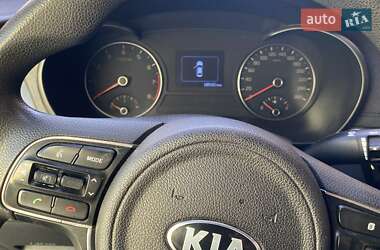 Седан Kia K5 2016 в 