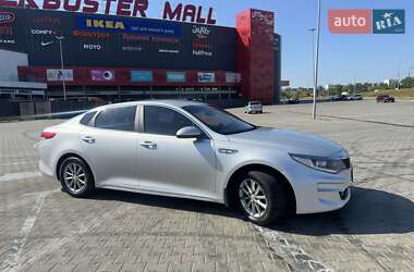 Седан Kia K5 2015 в 