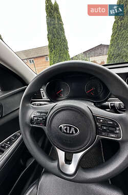 Седан Kia K5 2016 в 