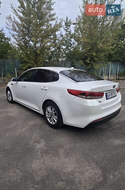 Седан Kia K5 2015 в 