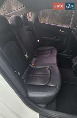 Седан Kia K5 2015 в 