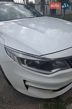 Седан Kia K5 2015 в 