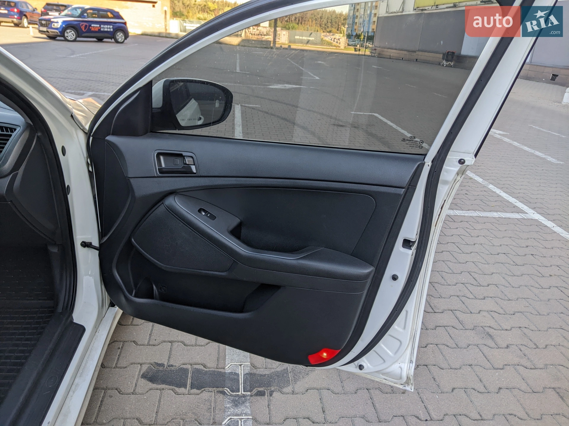 2010 Kia K5 - мініатюра 14