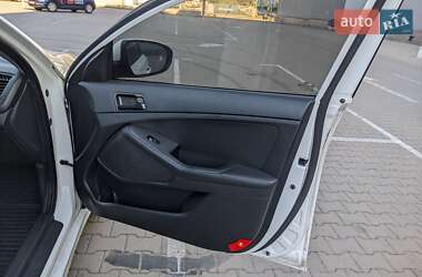 Седан Kia K5 2010 в 