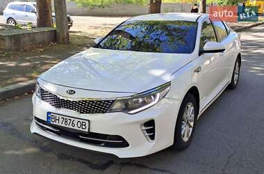 Седан Kia K5 2015 в 