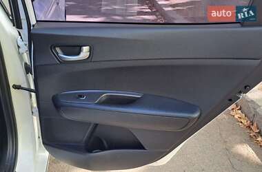 Седан Kia K5 2015 в 